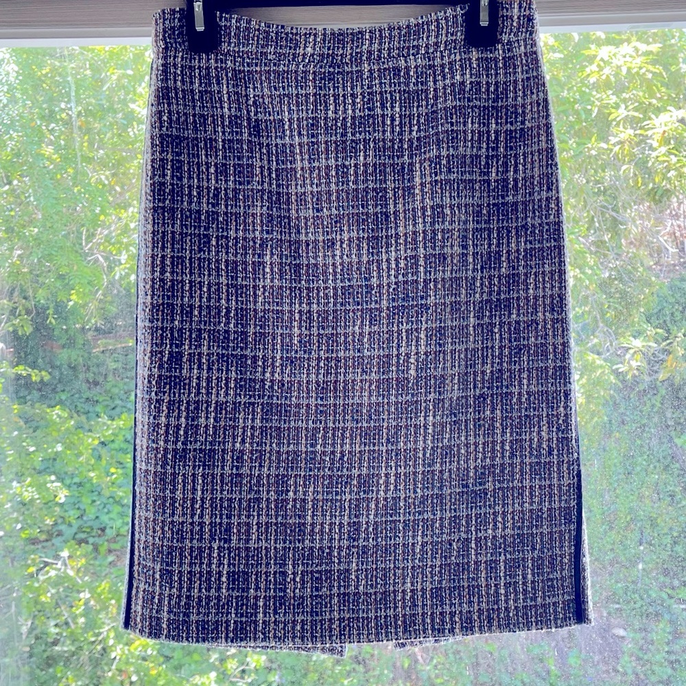 JCrew tweed pencil skirt in blue with satin side. Size 4. Lined. Worn once.
